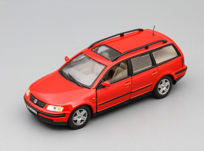 VOLKSWAGEN Passat Variant, red