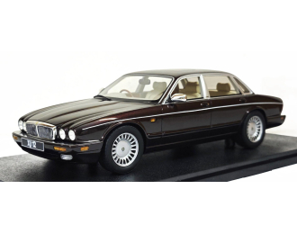 JAGUAR XJ6 SOVEREIGN (X300) (1995), dark red