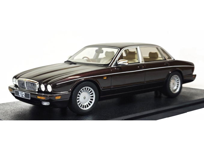 JAGUAR XJ6 SOVEREIGN (X300) (1995), dark red