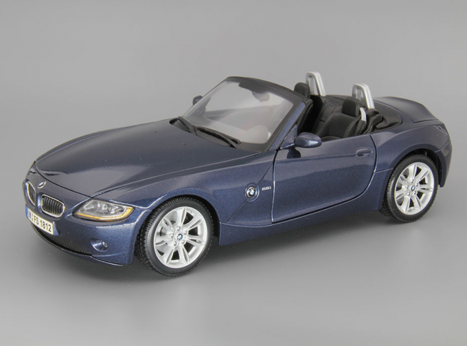 BMW Z4 Roadster, dark blue