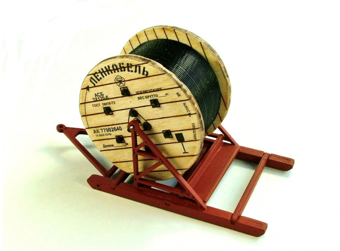 Кабельный прицеп-волокуша с деревянным барабаном