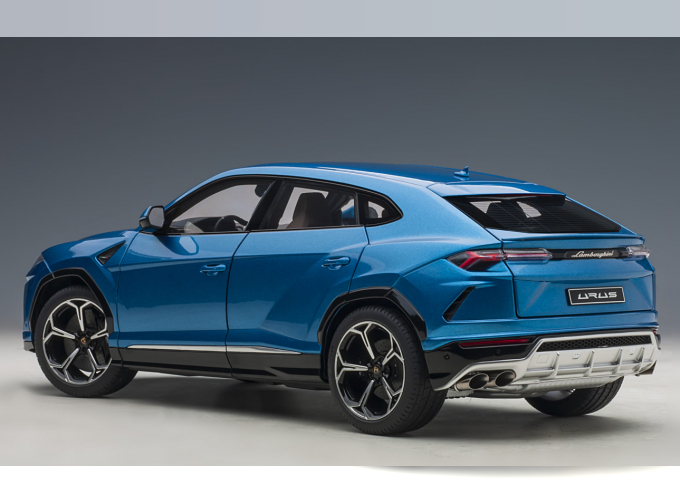 Lamborghini Urus синий