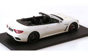MASERATI GranCabrio (2019), white metallic