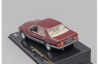 MERCEDES-BENZ 500 SE W126 (1980), bordeaux / grey