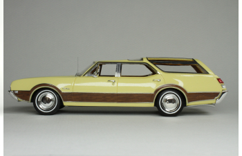 OLDSMOBILE Vista Cruiser 1969 Yellow