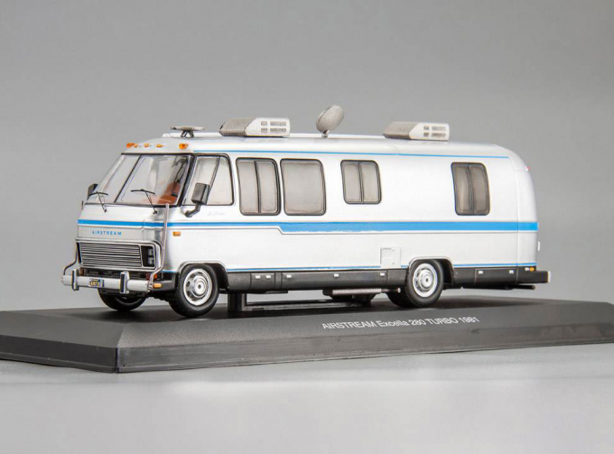 кемпер AIRSTREAM Excella 280 Turbo (1981), silver / blue