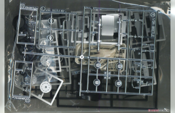 Сборная модель VOLKSWAGEN Beetle Type 1 With Girl Figure 1967