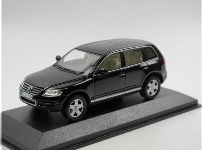 VOLKSWAGEN Touareg (2003), black