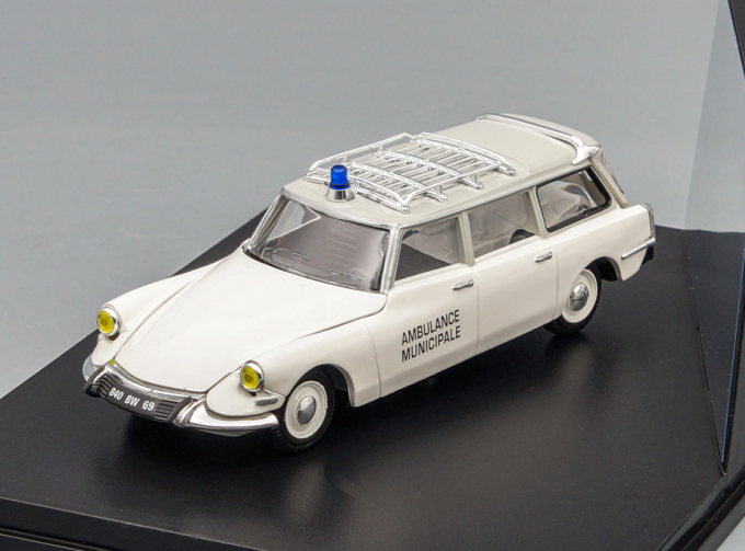 CITROEN ID Break 1963, white / grey