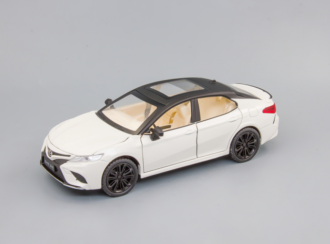 TOYOTA Camry Sport, белый