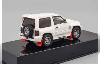 MITSUBISHI Pajero EVO, white