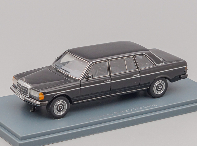 (Б/У) MERCEDES-BENZ V123 Lang, black