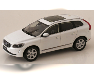 VOLVO XC60 (2015), whitemetallic