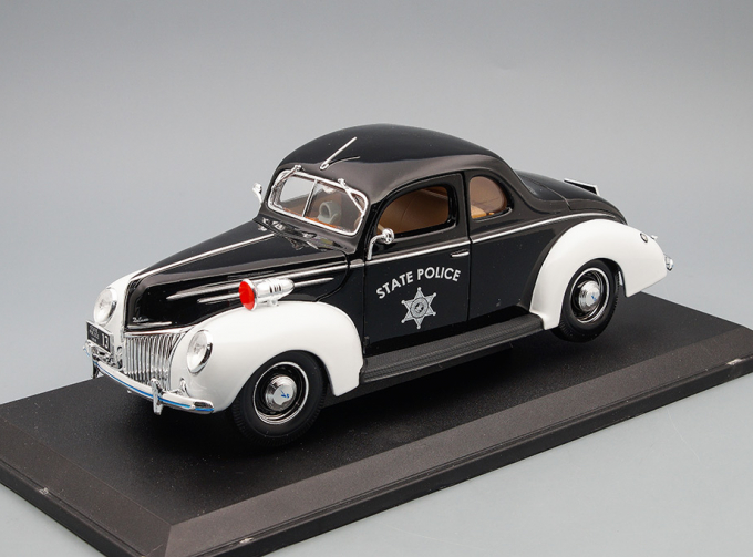 FORD Deluxe Police (1939), black / white