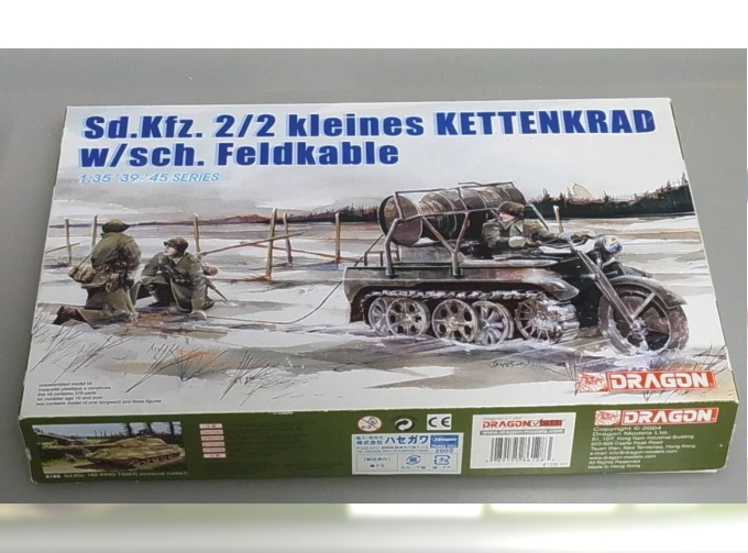 Сборная модель 2/2 Kleines Kettenkrad Military Figures 1940