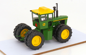 JOHN DEERE 7520 Tractor (1982), Green