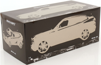 BMW XM (2023), matt-black red