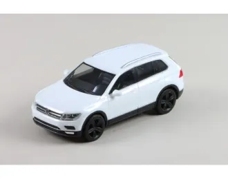 VOLKSWAGEN Tiguan, white