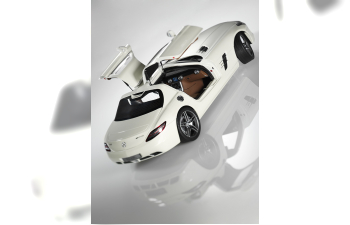 MERCEDES-BENZ SLS AMG C197 (2010), designo white mystic bright