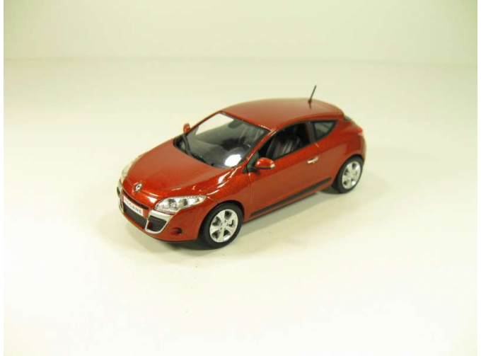 RENAULT Megane III хэтчбек, дилерская 1:43, красно-коричневый