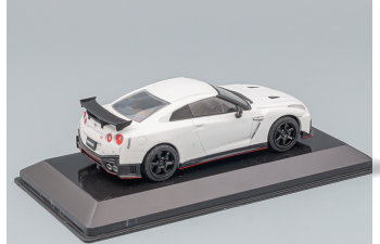 NISSAN GT-R Nismo, white