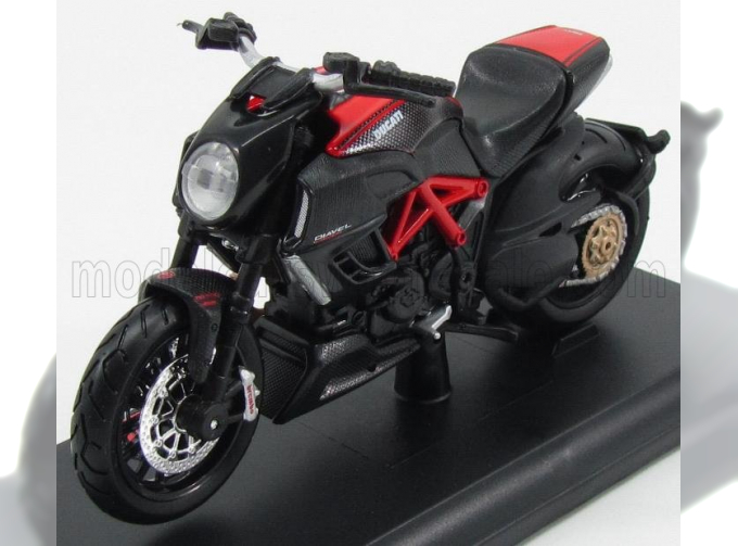 DUCATI Diavel Carbon 2011, Red Carbon Black