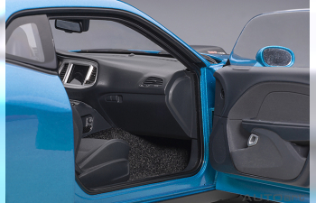Dodge Challenger 392 Hemi Scat Pack Shaker - 2018 (B5 blue pearl coat)