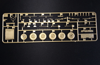 Сборная модель British 6 Pdr Anti-Tank Gun (Airborne) With 1/4 Ton Truck & Crew