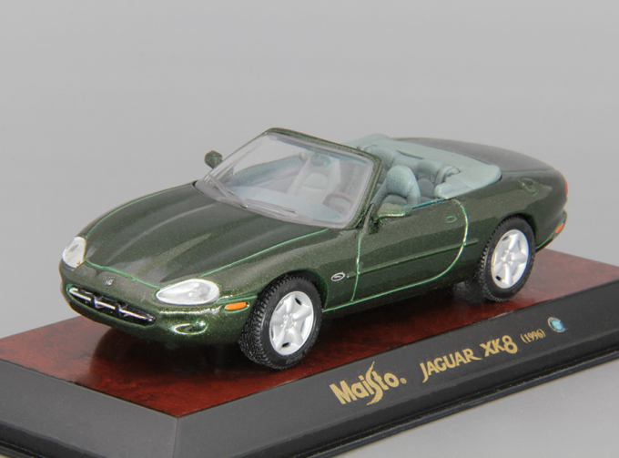 JAGUAR XK8 (1996), green