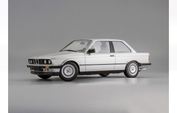 BMW 323I (1982), silver