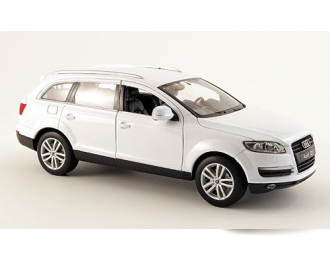 AUDI Q7, white