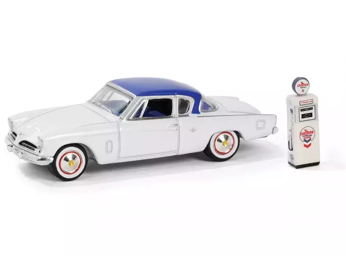 STUDEBAKER Commander Starliner With Gas Pump Wayne 505 (1954), white