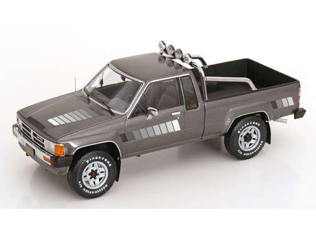 TOYOTA Truck Xtra Cab 4x4 (Hilux) (1985), grey metallic