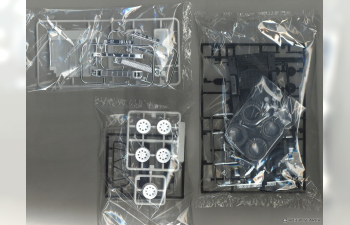 Сборная модель Toyota RN30 Hilux Lift-Up Custom '78