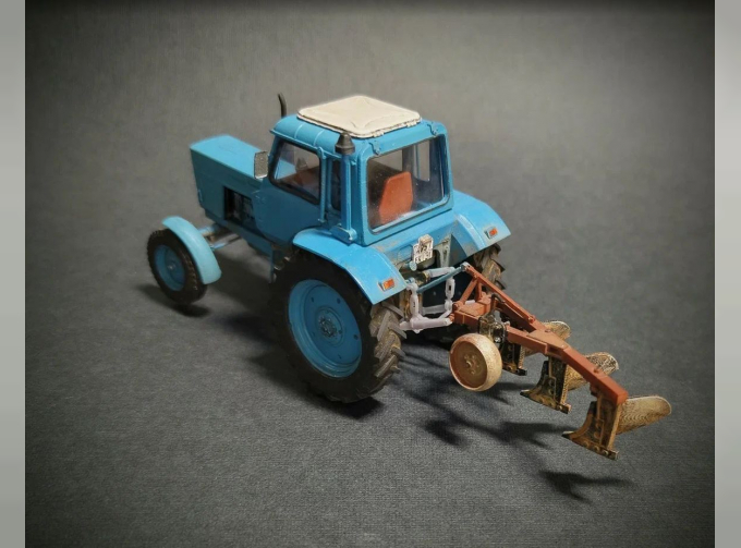 Сборная модель Трактор МТЗ-80 с плугом ПЛН-3