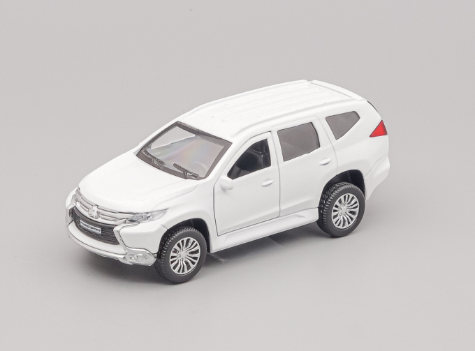 MITSUBISHI Pajero Sport, белый