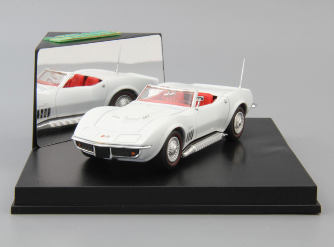 CHEVROLET Corvette Open Convertible (1969), white