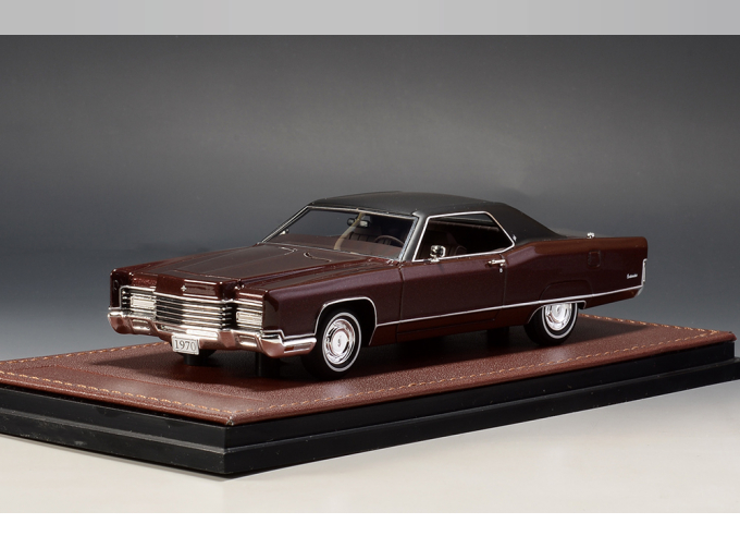 LINCOLN Continental Coupe (1970), Red Stardust Irid