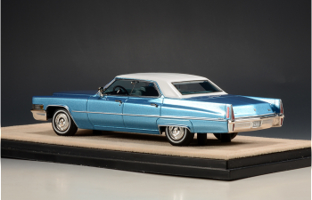 CADILLAC Sedan De Ville 1970 Corinthian, blue metallic