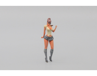 Фигурка девушки Настя (в юбке)