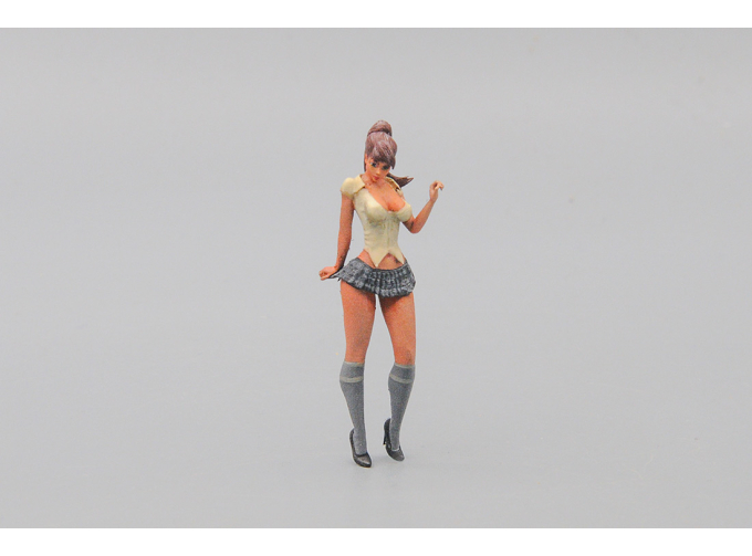 Фигурка девушки Настя (в юбке)