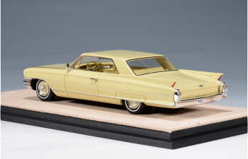 CADILLAC Coupe Deville (1962), Maize