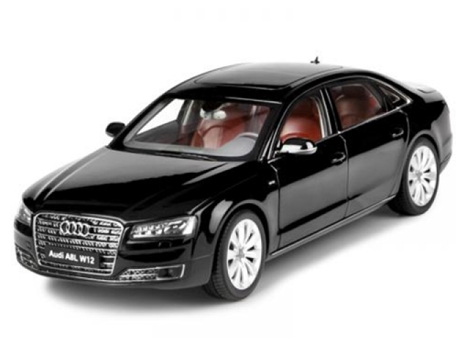 Audi A8L W12 (phantom black)