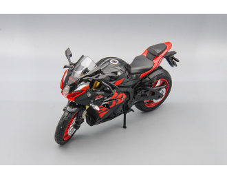 SUZUKI GSX 1000R, чёрный, 18 см