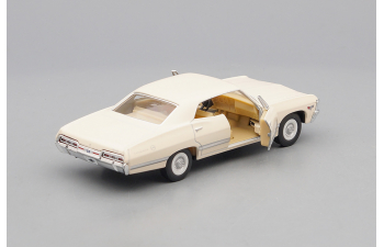 CHEVROLET Impala (1967), beige