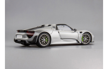 PORSCHE 918 Spyder Weissach Package (2013), silver metallic