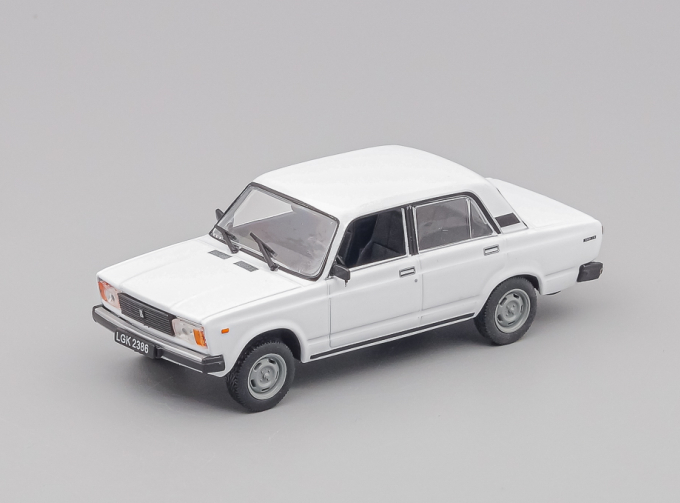 LADA 2105 Kultowe Auta 163, white