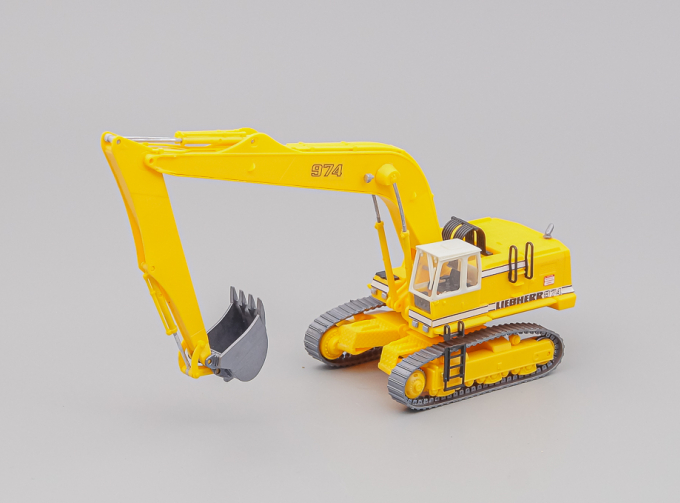 LIEBHERR 974 mit Monoblockausleger, yellow