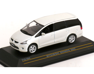 MITSUBISHI Grandis (2003), white