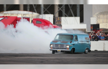 CHEVROLET G10 Van (1973), Blue Rusted Smoke Box